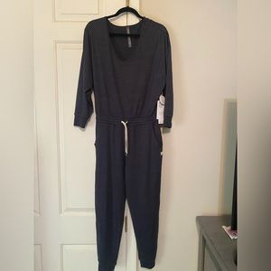 Vuori long sleeve lux jumpsuit midnight Heather navy NWT size small